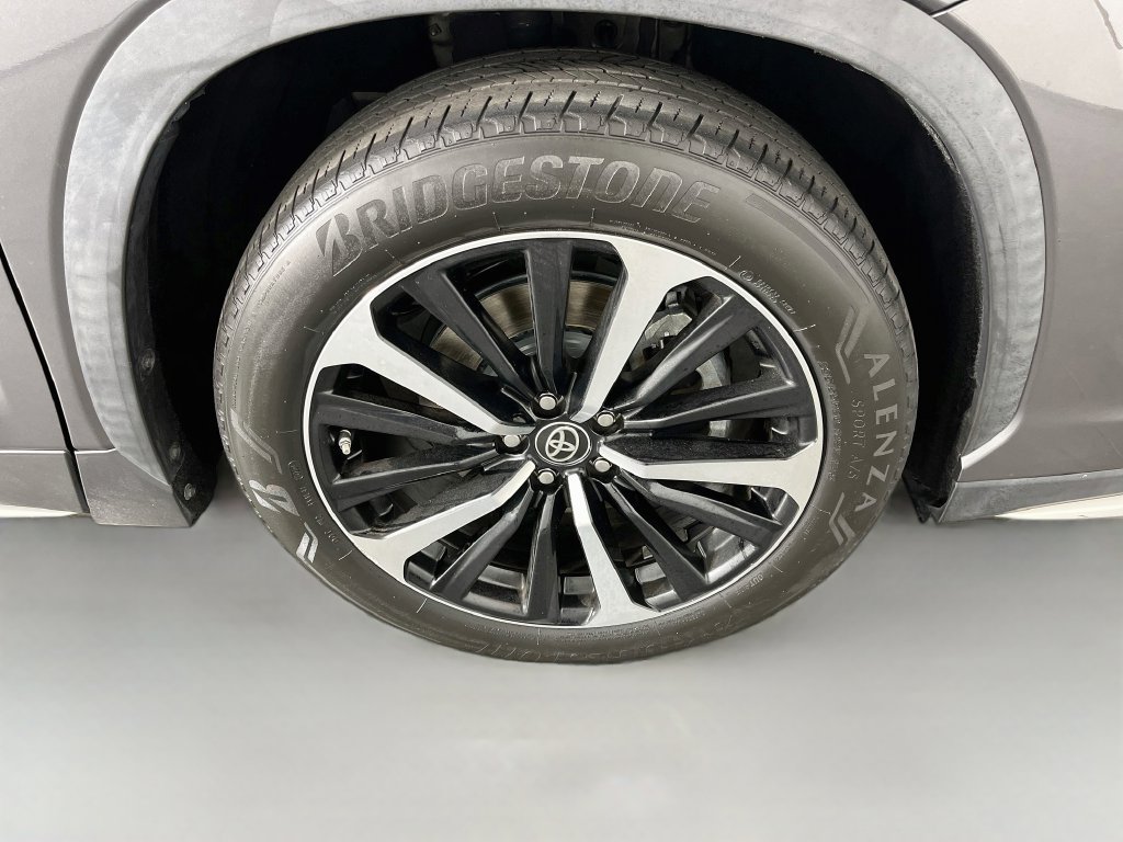Used 2021 Toyota Highlander XSE AWD/4WD image 38