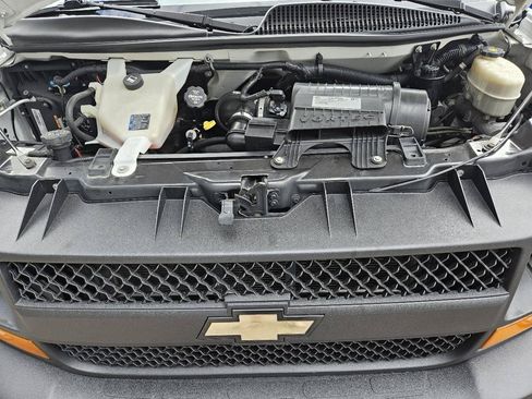 Used 2017 Chevrolet Express 2500 RWD image 43