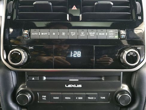 Certified 2023 Lexus GX 460 Premium w/ Premium Package image 23