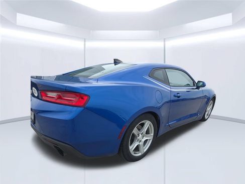 Used 2018 Chevrolet Camaro LT RWD image 4