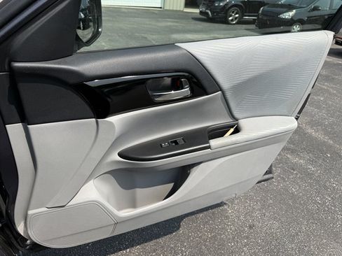 Used 2017 Honda Accord LX image 39