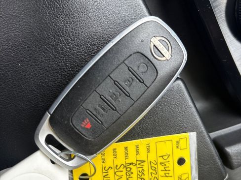 Used 2025 Nissan Rogue SV AWD/4WD image 22