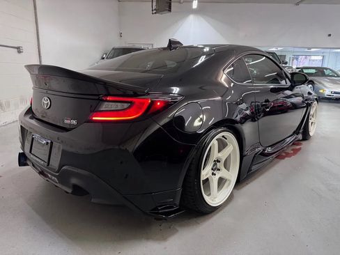 Used 2022 Toyota GR86 Premium RWD image 3