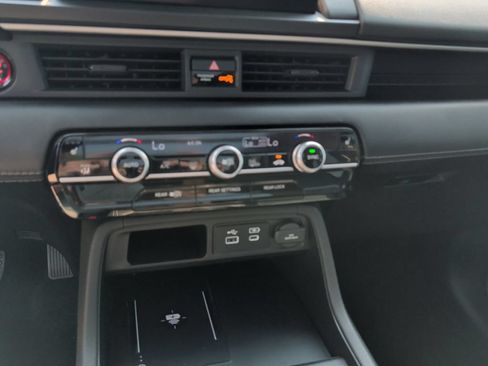 Used 2025 Honda Pilot Touring image 24