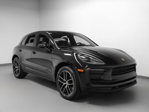 Certified 2022 Porsche Macan AWD/4WD image 10