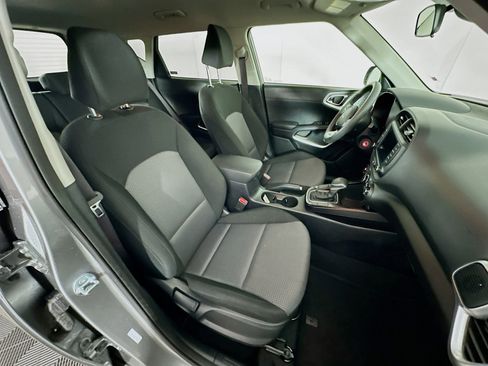 Used 2025 Kia Soul LX w/ LX Technology Package image 30