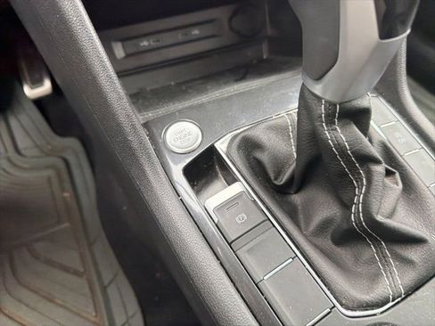 Used 2023 Volkswagen Tiguan SE R-Line image 59