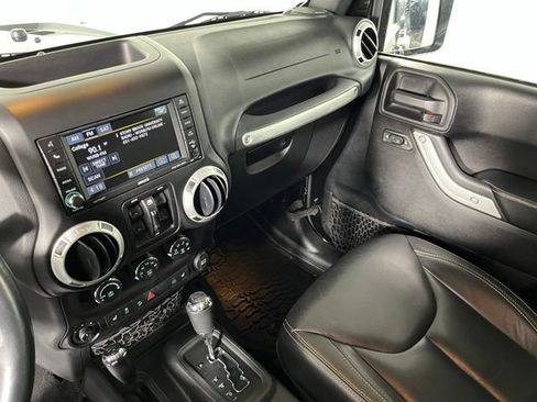 Used 2016 Jeep Wrangler Unlimited Rubicon AWD/4WD image 34