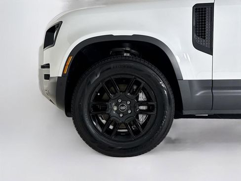 Used 2025 Land Rover Defender 130 S image 28