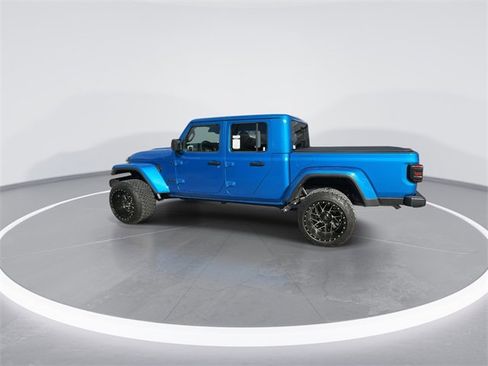 Used 2025 Jeep Gladiator Sport image 2