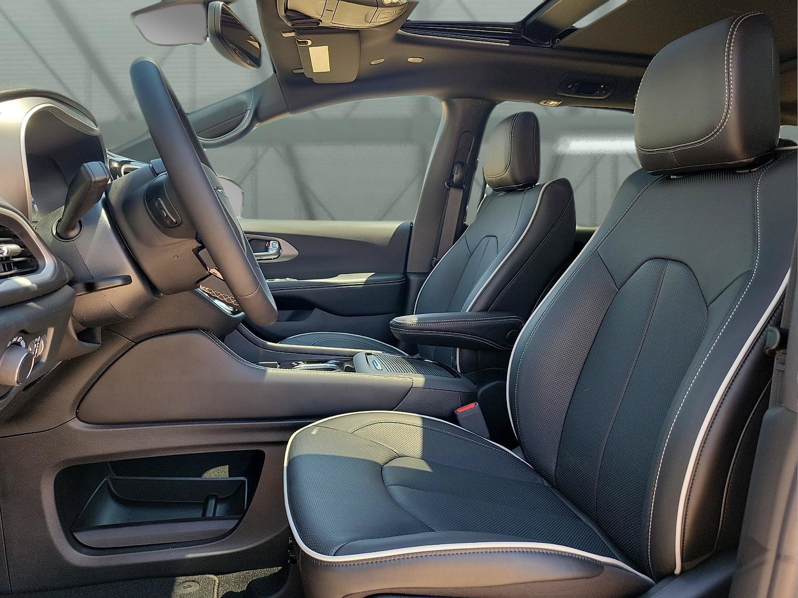 New 2027 Chrysler Pacifica Limited FWD image 11