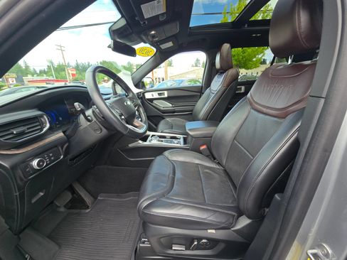 Used 2020 Ford Explorer Platinum w/ Premium Technology Package AWD/4WD image 21