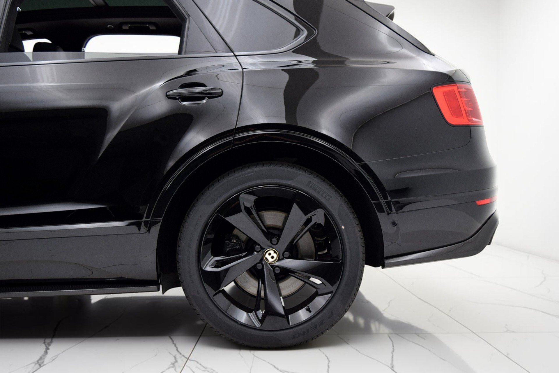 Used 2019 Bentley Bentayga AWD/4WD image 14