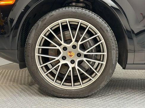 Used 2023 Porsche Cayenne image 6