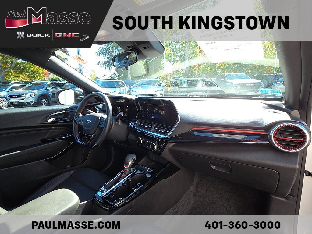 Used 2024 Chevrolet Trax RS w/ Sunroof Package FWD image 32