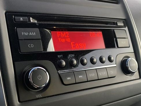 Used 2018 Nissan Versa SV FWD image 10