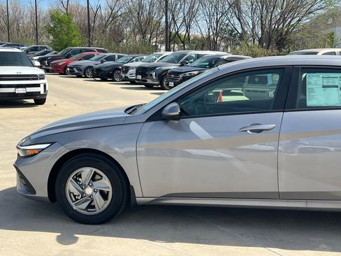 New 2026 Hyundai Elantra SE image 7