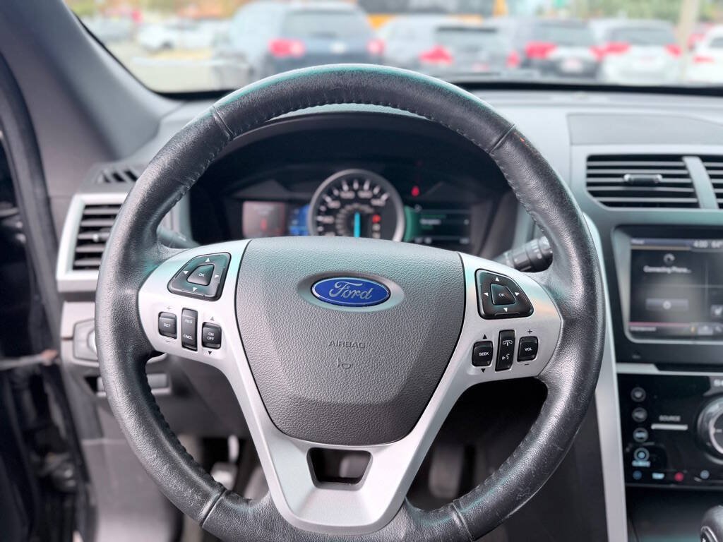 Used 2014 Ford Explorer Limited w/ Equipment Group 301A AWD/4WD image 13