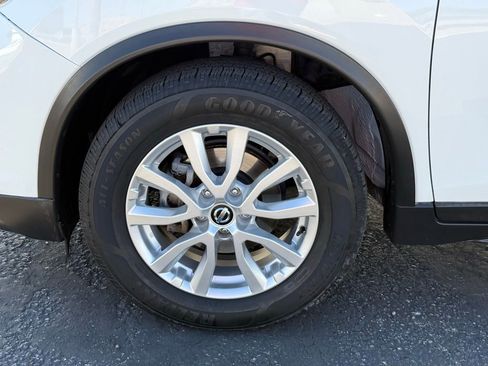 Used 2017 Nissan Rogue SV image 10