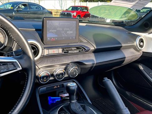 Used 2020 MAZDA MX-5 Miata 100th Anniversary image 16