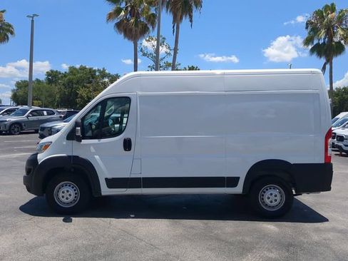 Used 2025 RAM ProMaster 2500 w/ Convenience Group FWD image 8