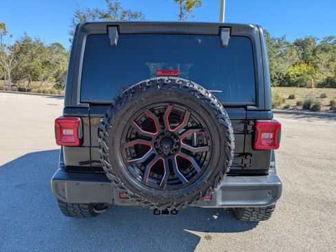 Used 2018 Jeep Wrangler Unlimited Sahara w/ Safety Group image 6