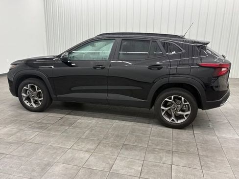 Used 2025 Chevrolet Trax LT w/ Driver Confidence Package FWD image 6