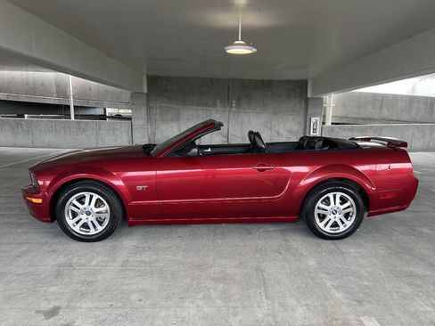 Used 2005 Ford Mustang GT RWD image 26