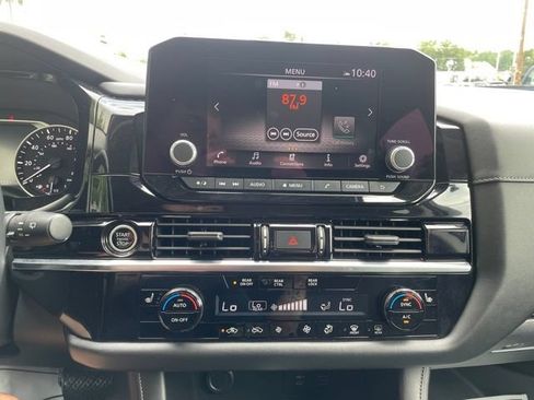 Used 2023 Nissan Pathfinder SV AWD/4WD image 14