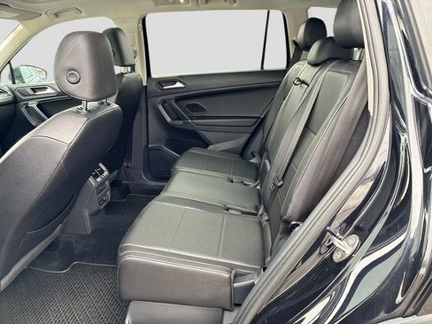 Used 2020 Volkswagen Tiguan SE w/ Panoramic Sunroof Package image 15