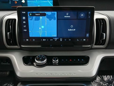 Certified 2025 Ford Expedition Active AWD/4WD image 16