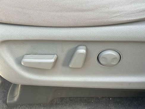 Used 2017 Kia Sedona LX FWD image 10