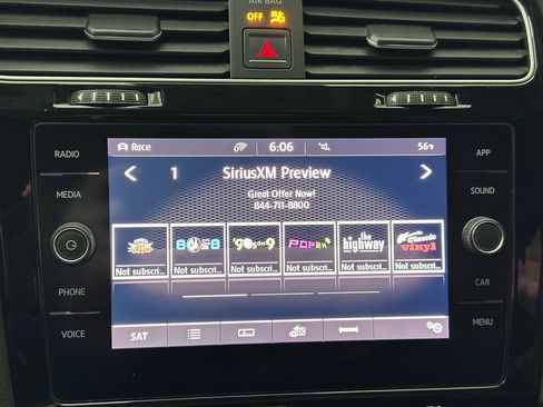 Used 2016 Volkswagen Golf 4-Door image 43