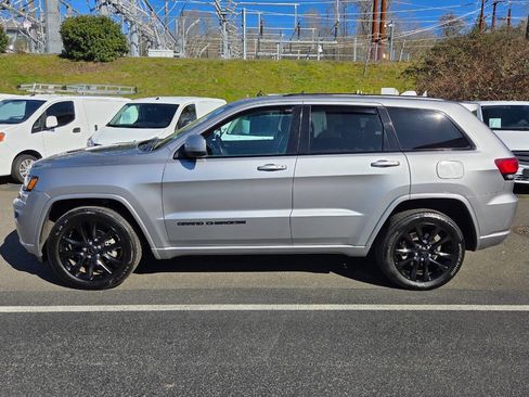 Used 2020 Jeep Grand Cherokee Altitude AWD/4WD image 4