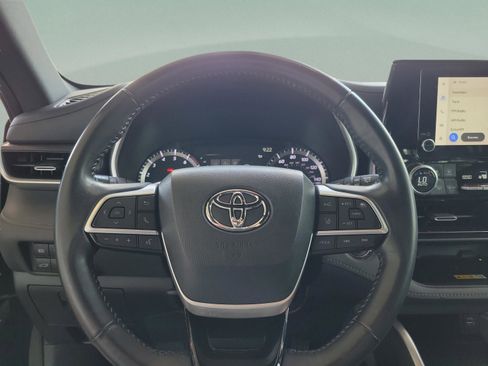 Used 2023 Toyota Highlander XSE FWD image 12