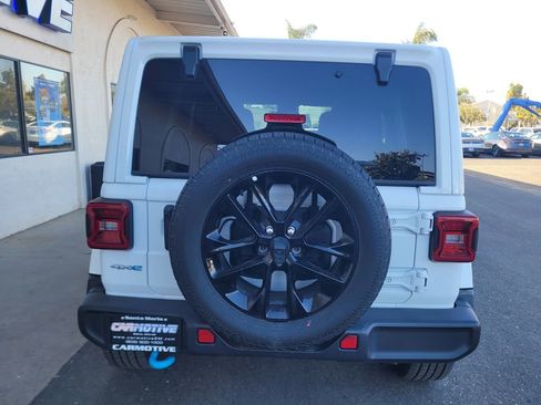 Used 2024 Jeep Wrangler Unlimited Sahara AWD/4WD image 3