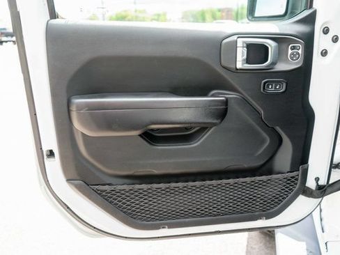 Used 2021 Jeep Gladiator Rubicon w/ Dual Top Group AWD/4WD image 16