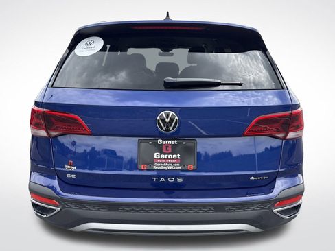 Certified 2024 Volkswagen Taos SE image 4