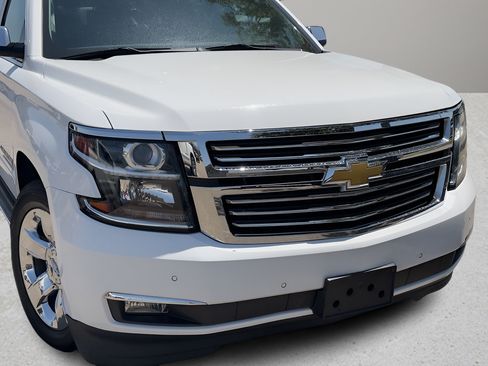 Used 2018 Chevrolet Suburban Premier AWD/4WD image 30