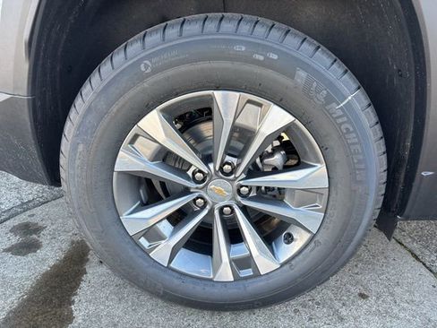 New 2026 Chevrolet Equinox LT w/ Safety and Technology Package AWD/4WD image 13