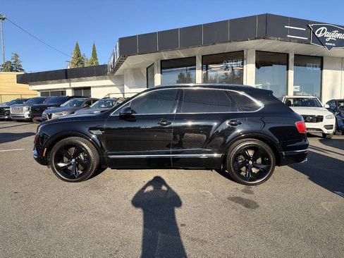 Used 2017 Bentley Bentayga AWD/4WD image 2