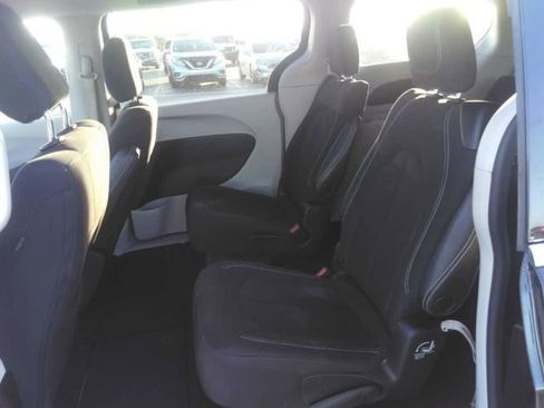Used 2023 Chrysler Voyager LX FWD image 4