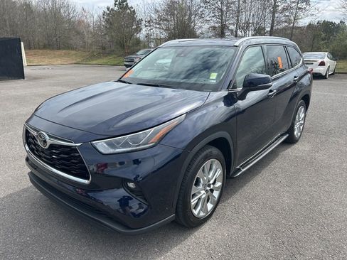 Used 2023 Toyota Highlander Limited image 1