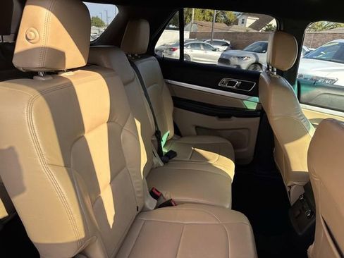 Used 2017 Ford Explorer XLT w/ Equipment Group 201A image 9