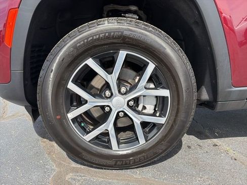 Used 2025 Jeep Grand Cherokee Limited image 10