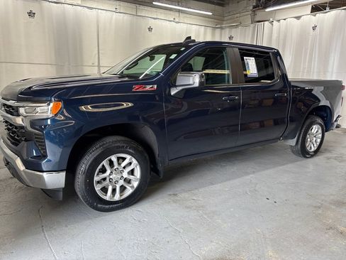 Used 2022 Chevrolet Silverado 1500 LT w/ Z71 Off-Road Package image 1