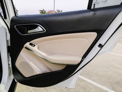 Used 2019 Mercedes-Benz GLA 250 w/ Convenience Package image 47