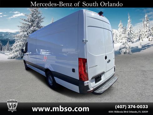 Used 2024 Mercedes-Benz Sprinter 2500 w/ Acoustic Package image 17