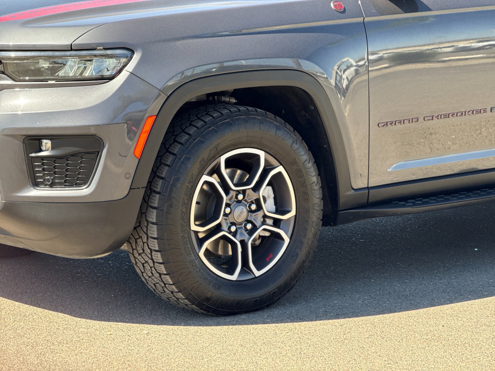 Used 2022 Jeep Grand Cherokee Trailhawk w/ ADV Protech Group II AWD/4WD image 16