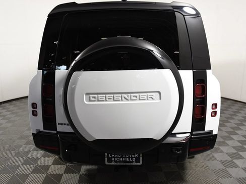 Used 2024 Land Rover Defender 130 X-Dynamic SE AWD/4WD image 5